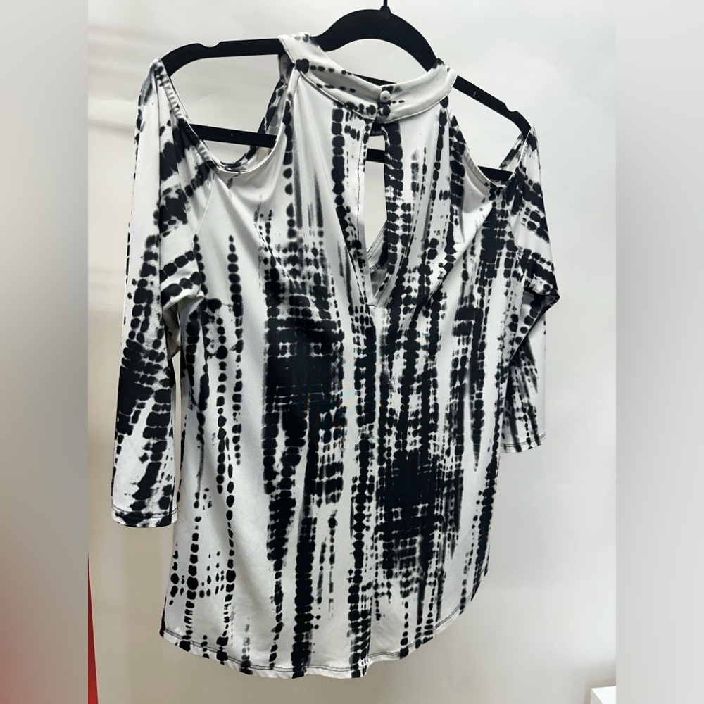 Veronica M cold shoulder, Monochrome Patterned Blouse - Picture 8 of 9